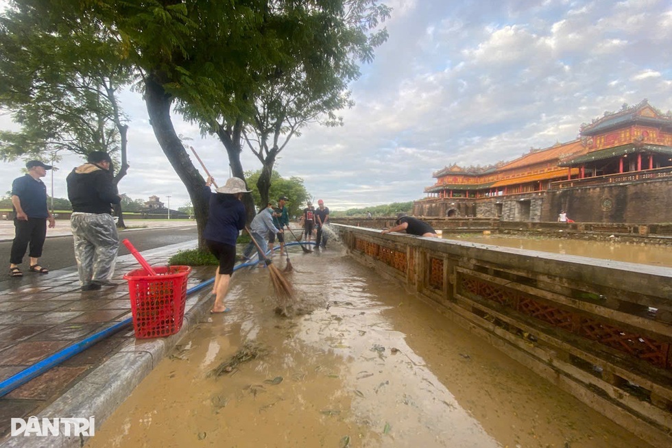Mưa lớn chuyển hướng, đến lượt Hà Tĩnh và Quảng Trị chạy lũ - 5 Mưa lớn chuyển hướng, đến lượt Hà Tĩnh và Quảng Trị chạy lũ - 5