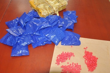 Giấu gần 6.000 viên hồng phiến trong bì lúa