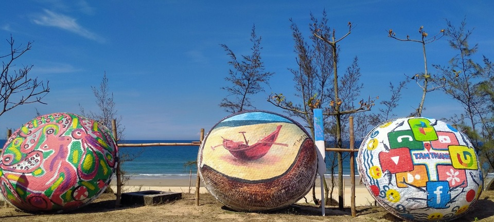 Ấn tượng con đường nghệ thuật thuyền thúng Tam Thanh “phiên bản 2020” - 3 Ấn tượng con đường nghệ thuật thuyền thúng Tam Thanh “phiên bản 2020” - 3