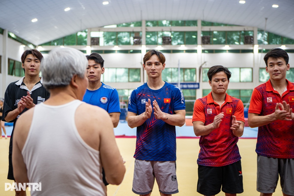 Nam thần Đinh Phương Thành kể tán vợ qua Facebook, cưới vội để dự SEA Games - 4 Nam thần Đinh Phương Thành kể tán vợ qua Facebook, cưới vội để dự SEA Games - 4