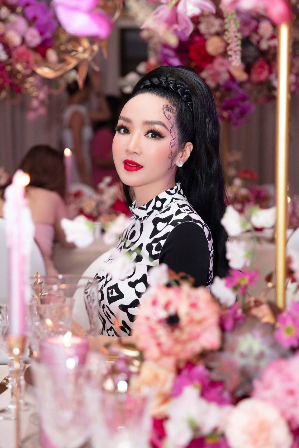 Hoa hậu U50 Giáng My khoe vẻ đẹp thách thức thời gian - 2 Hoa hậu U50 Giáng My khoe vẻ đẹp thách thức thời gian - 2