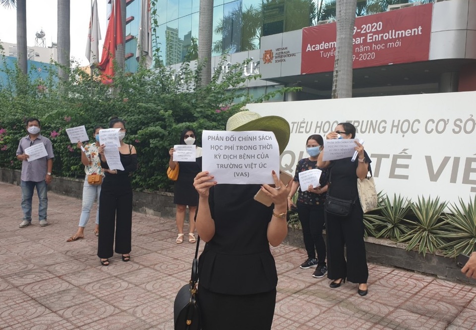 Bố mẹ phản đối học phí đợt Covid-19, con bị trường quốc tế buộc thôi học? - 3 Bố mẹ phản đối học phí đợt Covid-19, con bị trường quốc tế buộc thôi học? - 3