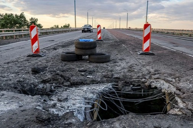 Ukraine tuyên bố kiểm soát 2 cây cầu chiến lược ở miền Nam