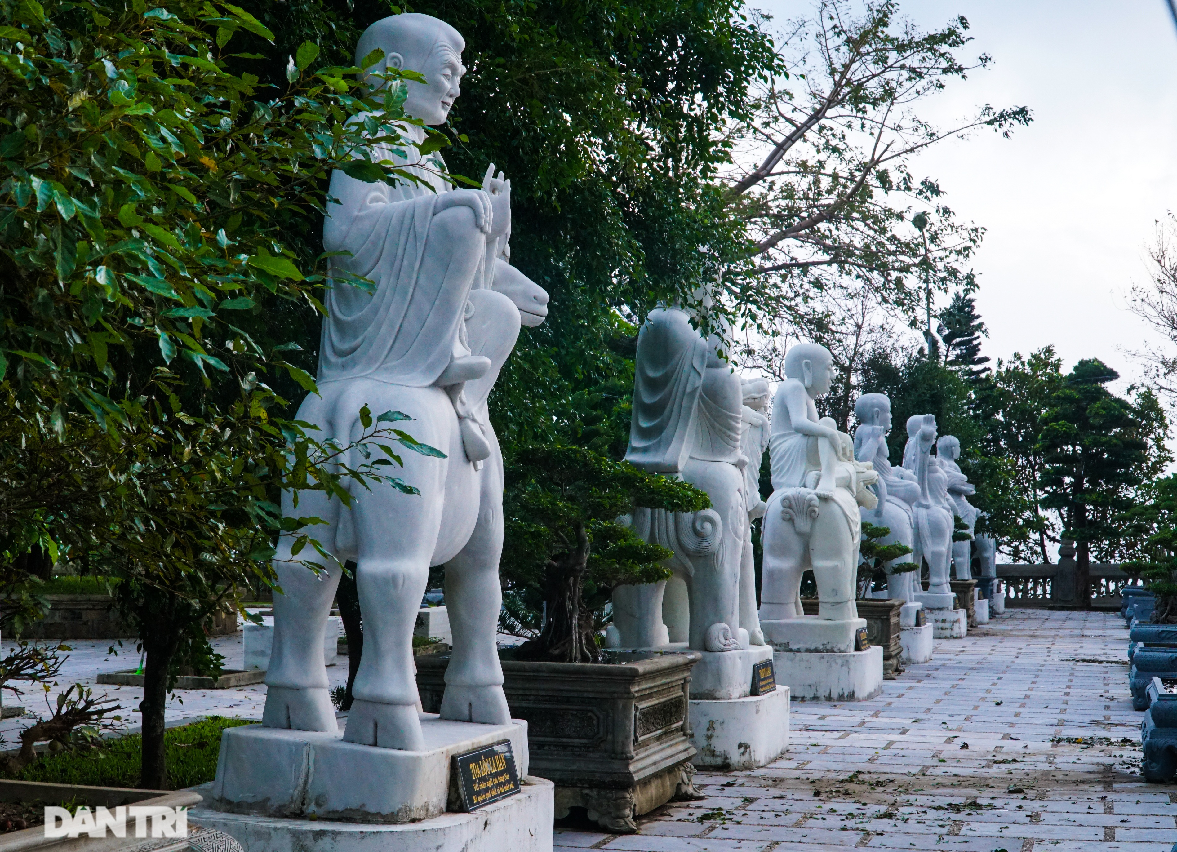 Chiêm ngưỡng ngôi chùa Linh Ứng tuyệt đẹp trên bán đảo Sơn Trà - 9 Chiêm ngưỡng ngôi chùa Linh Ứng tuyệt đẹp trên bán đảo Sơn Trà - 9