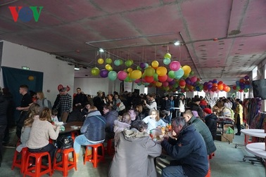 Thực khách Nga xếp hàng dài thưởng thức món ăn Việt Nam