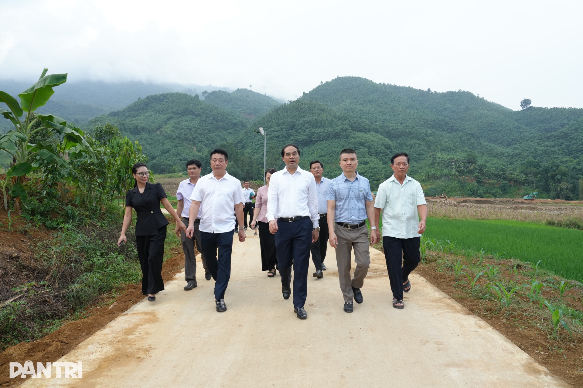 Khánh thành tuyến đường Làng Nủ, công trình xây dựng bằng cả yêu thương - 2 Khánh thành tuyến đường Làng Nủ, công trình xây dựng bằng cả yêu thương - 2