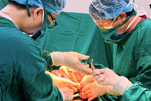 Sản phụ có trái tim nằm bên phải bất chấp nguy hiểm để giữ thai