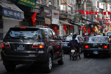 Mua ô tô công thanh lý: Ôm được "món hời" lớn?