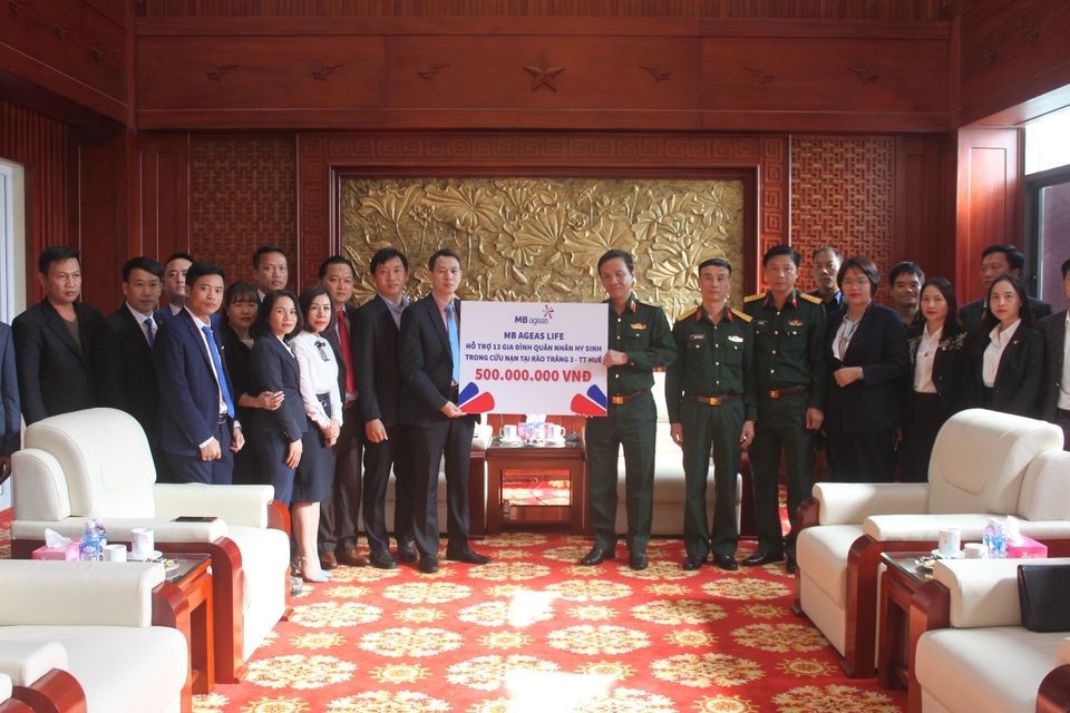 MB Ageas Life chung tay ủng hộ đồng bào lũ lụt - 1 MB Ageas Life chung tay ủng hộ đồng bào lũ lụt - 1