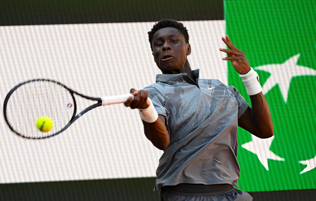 Tài năng 17 tuổi gây sốt tại Roland Garros, sánh ngang Nadal - 1
