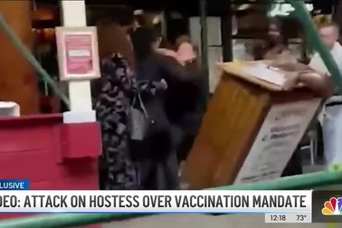 Nhân viên nhà hàng bị đánh vì hỏi khách chứng nhận tiêm vắc xin