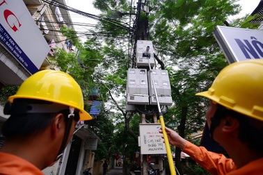 Hóa đơn điện tháng 8 tăng vọt, EVN nói sẽ kiểm tra, minh bạch