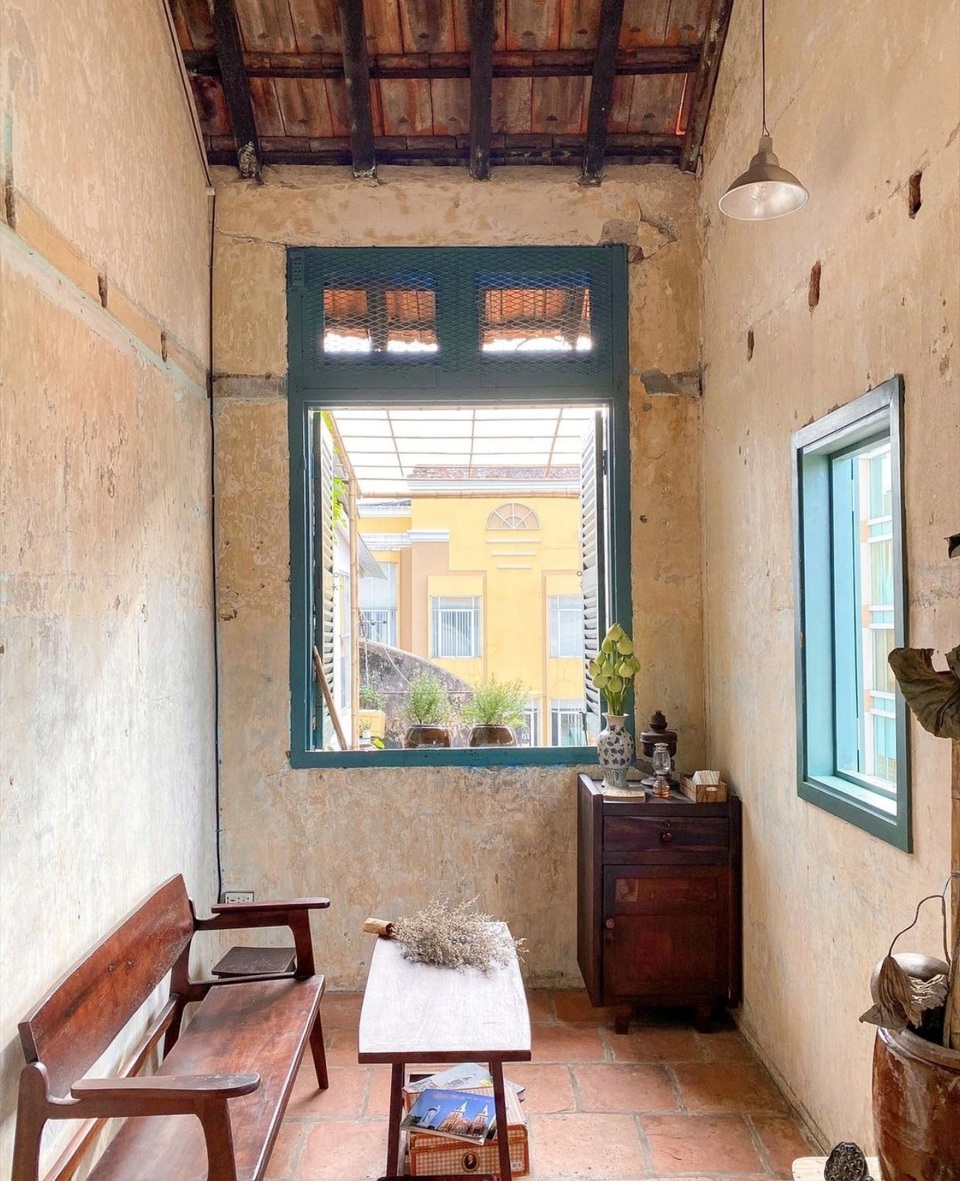 Quán cà phê view nhìn thẳng ra Nhà thờ Đức Bà, phải đặt trước mới có chỗ - 2