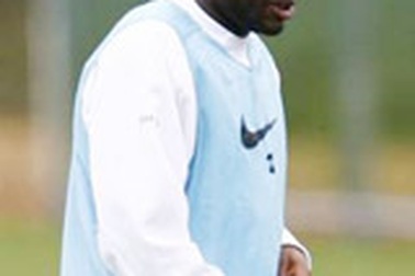 Gallas chấn thương, cơ hội cho Senderos! 