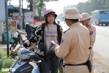 Vội đi giao vịt, người phụ nữ ở Hà Nội phóng xe máy chạy quá tốc độ