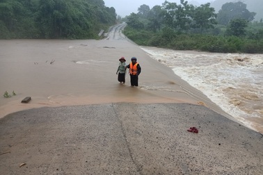 Mưa lớn ở Quảng Trị, sẵn sàng phương án di dời hàng trăm hộ dân