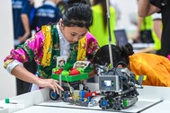 Xem những "bông hoa núi rừng" xuống Thủ đô thi đấu robot