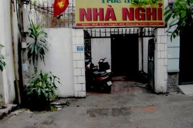 Rủ nữ sinh vào nhà nghỉ, thầy giáo lĩnh “đòn” hội đồng