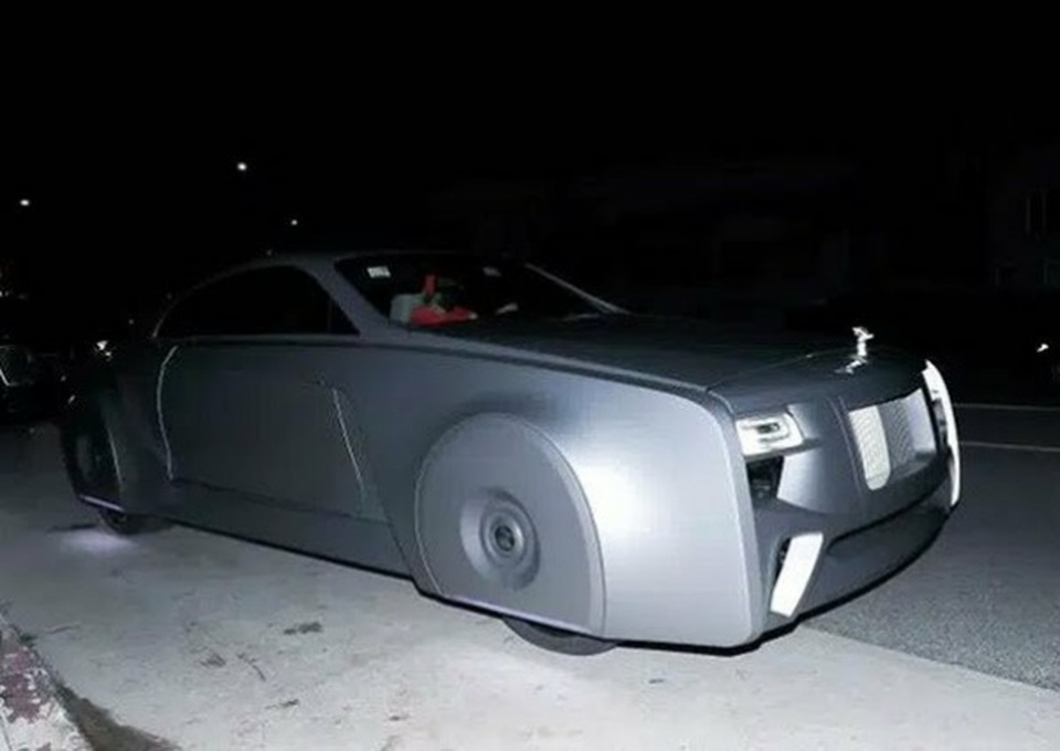 Ca sĩ Justin Bieber ra phố với chiếc Rolls-Royce cực dị - 3 Ca sĩ Justin Bieber ra phố với chiếc Rolls-Royce cực dị - 3
