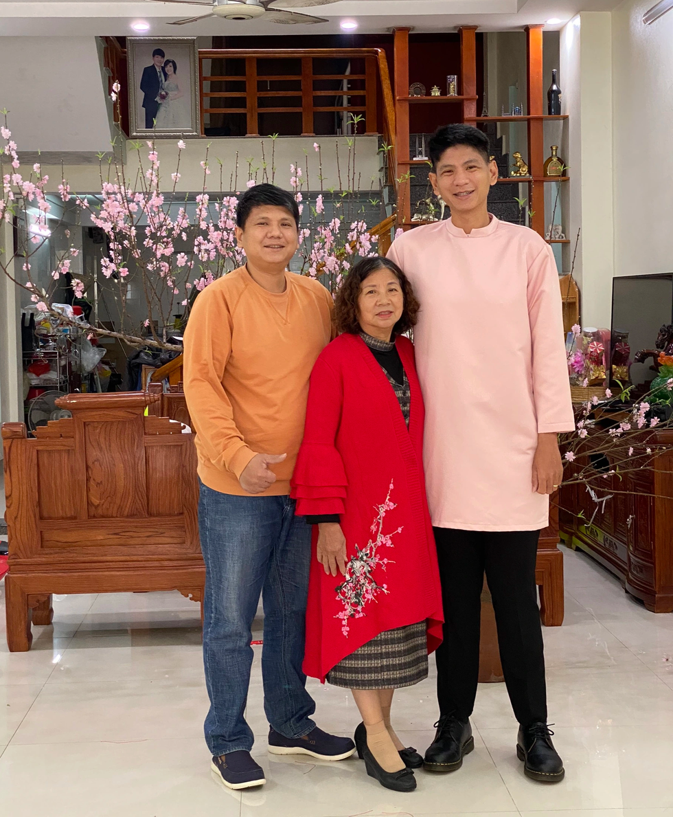 Cuộc sống dở khóc, dở cười của chàng khổng lồ và cô vợ tí hon ở TPHCM - 2