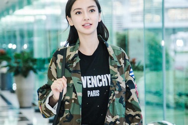 Thời trang sân bay rất "chất" của Angelababy