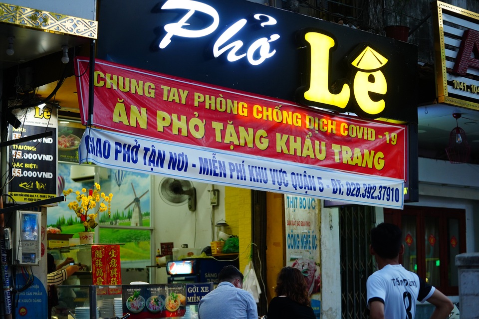 Hình ảnh những hàng quán tê liệt vì dịch bệnh - 5 Hình ảnh những hàng quán tê liệt vì dịch bệnh - 5