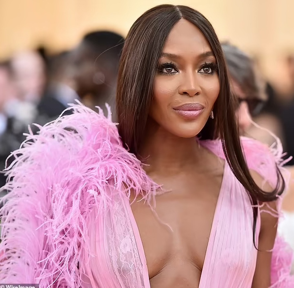 Siêu mẫu lừng danh Naomi Campbell lần đầu làm mẹ ở tuổi 51 - 1 Siêu mẫu lừng danh Naomi Campbell lần đầu làm mẹ ở tuổi 51 - 1