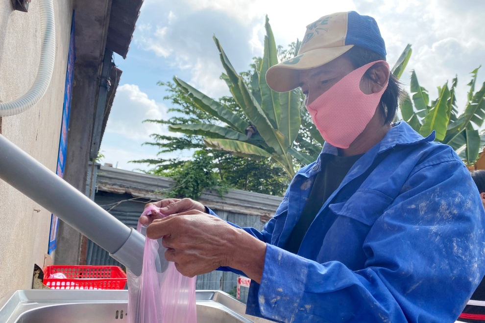 Chi 12 tỷ hỗ trợ người bán vé số gặp khó khăn tại An Giang - 2 Chi 12 tỷ hỗ trợ người bán vé số gặp khó khăn tại An Giang - 2