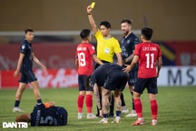 Quang Hải lên tiếng về vụ va chạm với Theerathon Bunmathan