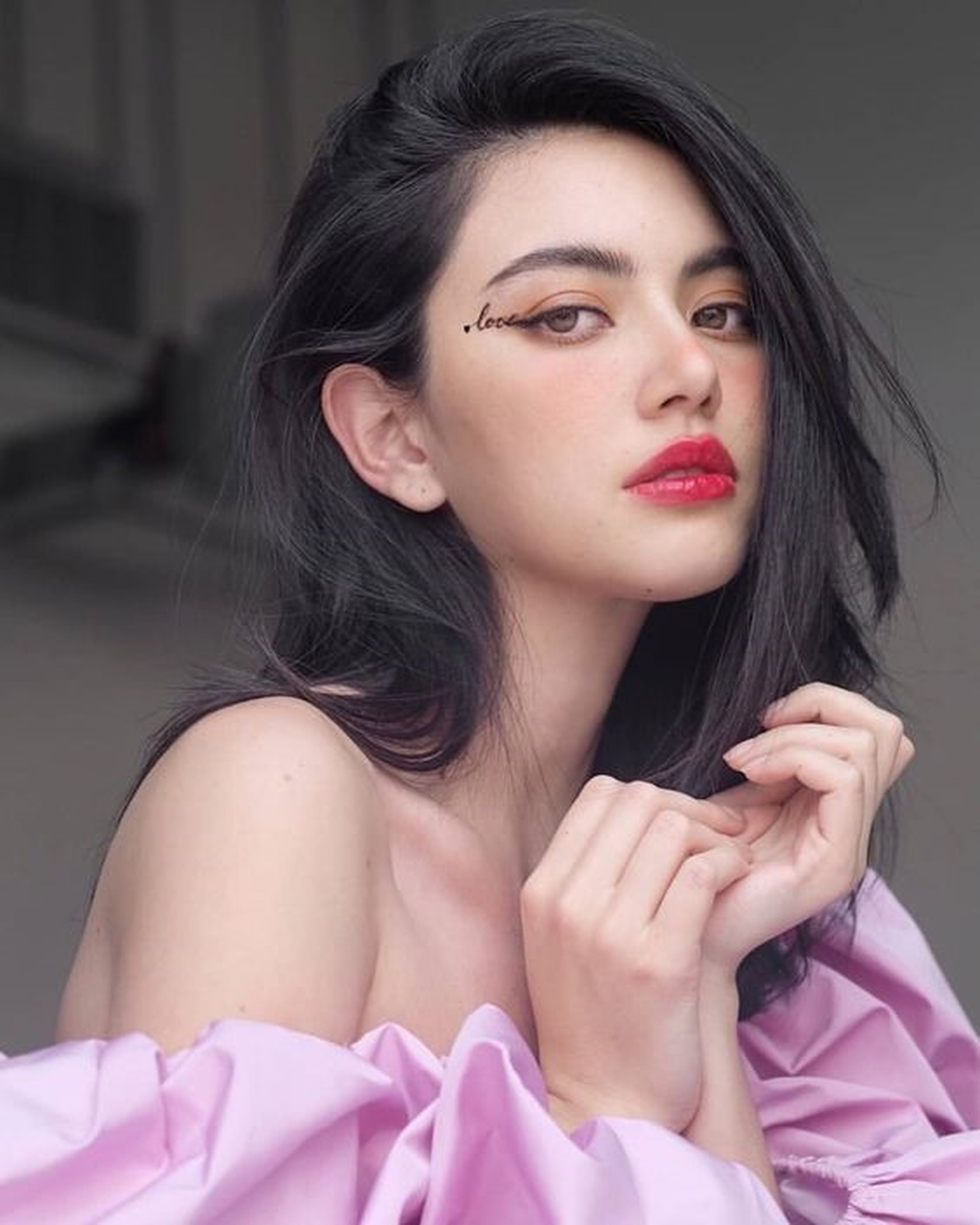 Chuyện tình 7 năm ngọt ngào của “ma nữ sở hữu vòng eo siêu thực” Mai Davika - 13 Chuyện tình 7 năm ngọt ngào của “ma nữ sở hữu vòng eo siêu thực” Mai Davika - 13