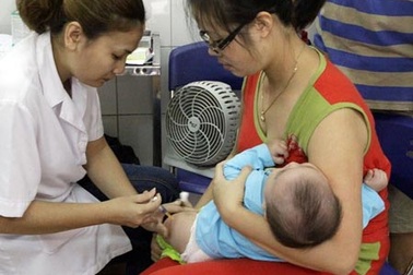 Dừng tiêm Quinvaxem vì... giấy chứng nhận tập huấn hết hạn