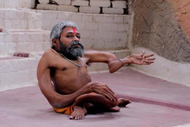 Gặp dị nhân xương xoắn người Ấn Độ