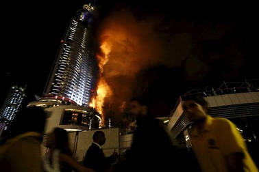 Nhân chứng miêu tả cảnh lửa ngùn ngụt bao trùm khách sạn Dubai