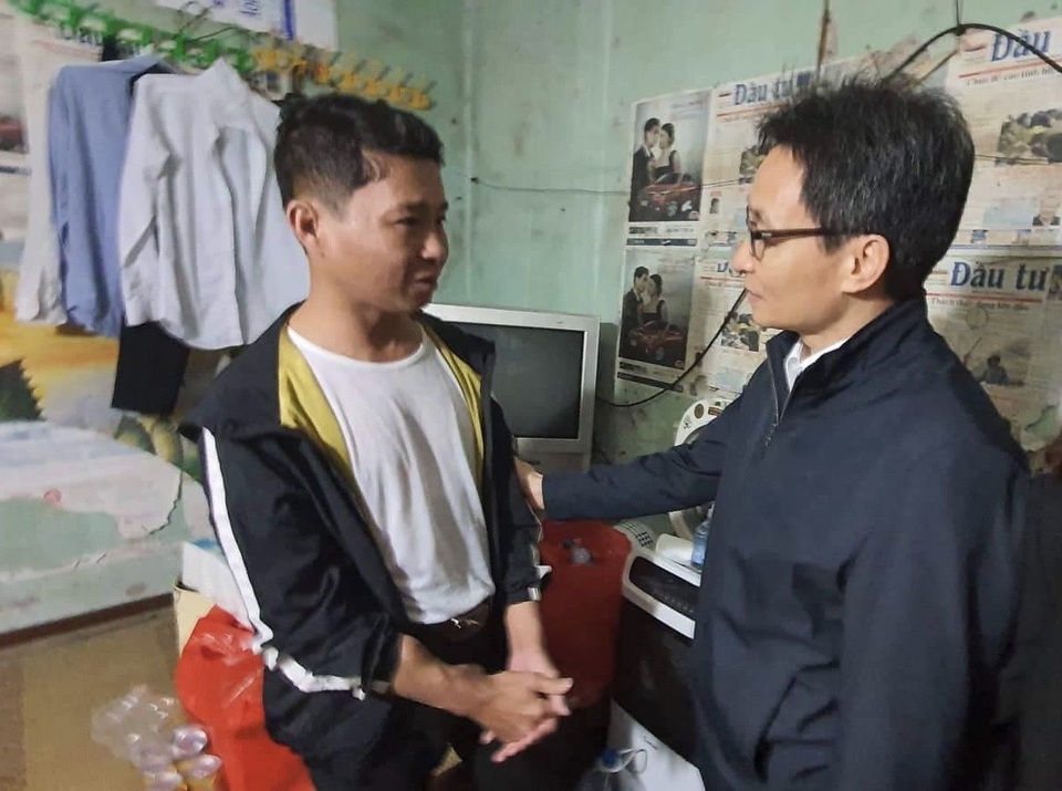 Phó Thủ tướng Vũ Đức Đam tặng quà Tết cho bệnh nhân - 2