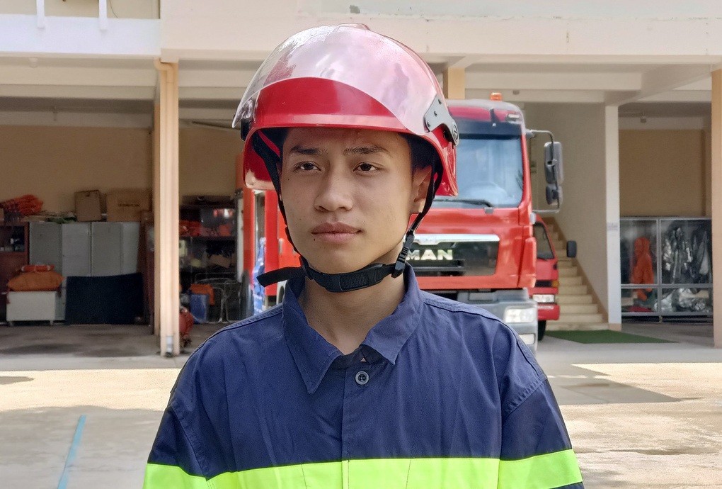 Lời kể của chiến sĩ PCCC ôm bé trai lao ra từ vụ cháy rồi tổ chức sơ cứu - 2 Lời kể của chiến sĩ PCCC ôm bé trai lao ra từ vụ cháy rồi tổ chức sơ cứu - 2