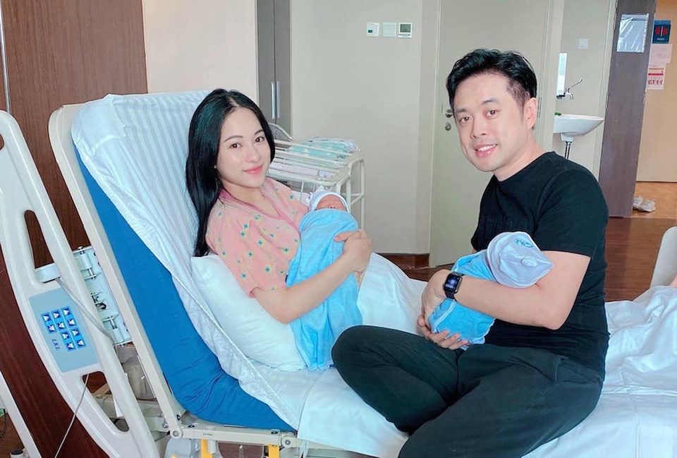 Khắc Việt, Dương Khắc Linh hạnh phúc khoe cặp song sinh vừa chào đời - 3 Khắc Việt, Dương Khắc Linh hạnh phúc khoe cặp song sinh vừa chào đời - 3
