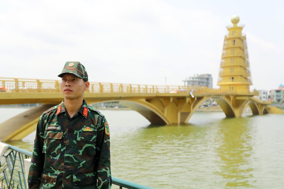 Cận cảnh trận địa pháo hoa tầm cao sẵn sàng khai hỏa dịp Giỗ Tổ Hùng Vương - 1 Cận cảnh trận địa pháo hoa tầm cao sẵn sàng khai hỏa dịp Giỗ Tổ Hùng Vương - 1