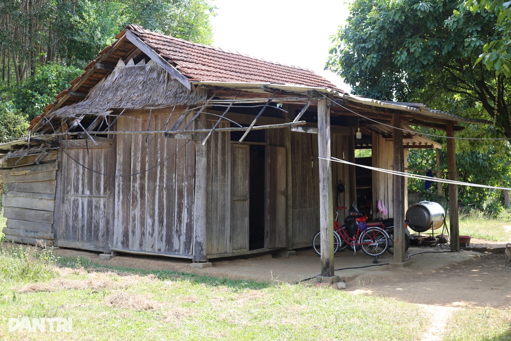 Lời khẩn cầu của 2 đứa trẻ bị mẹ bỏ rơi, bố nguy kịch vì tai nạn - 2 Lời khẩn cầu của 2 đứa trẻ bị mẹ bỏ rơi, bố nguy kịch vì tai nạn - 2