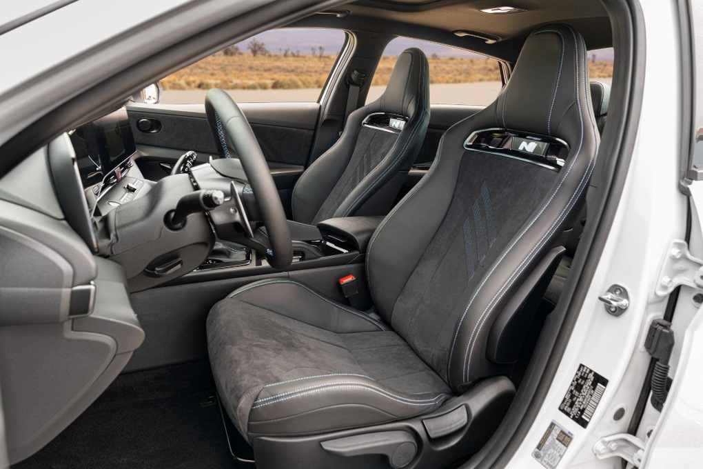 Hyundai Elantra bản xe đua đường phố bất ngờ xuất hiện tại Việt Nam - 10 Hyundai Elantra bản xe đua đường phố bất ngờ xuất hiện tại Việt Nam - 10