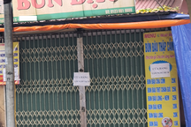 Hàng quán đóng cửa, giám đốc mang cơm hộp đến cơ quan