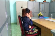 Nữ sinh bị đánh hội đồng, bắt liếm chân là do ghen tuông đồng giới?