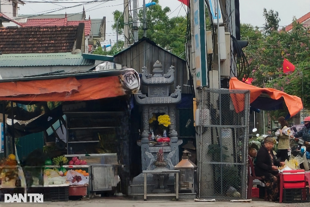 Lịch sử ngôi mộ cổ không hài cốt nằm ngay góc ngã tư đèn đỏ - 4 Lịch sử ngôi mộ cổ không hài cốt nằm ngay góc ngã tư đèn đỏ - 4