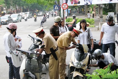 Xử phạt sinh viên nếu bình luận, chia sẻ bài viết có nội dung dung tục, bạo lực trên mạng