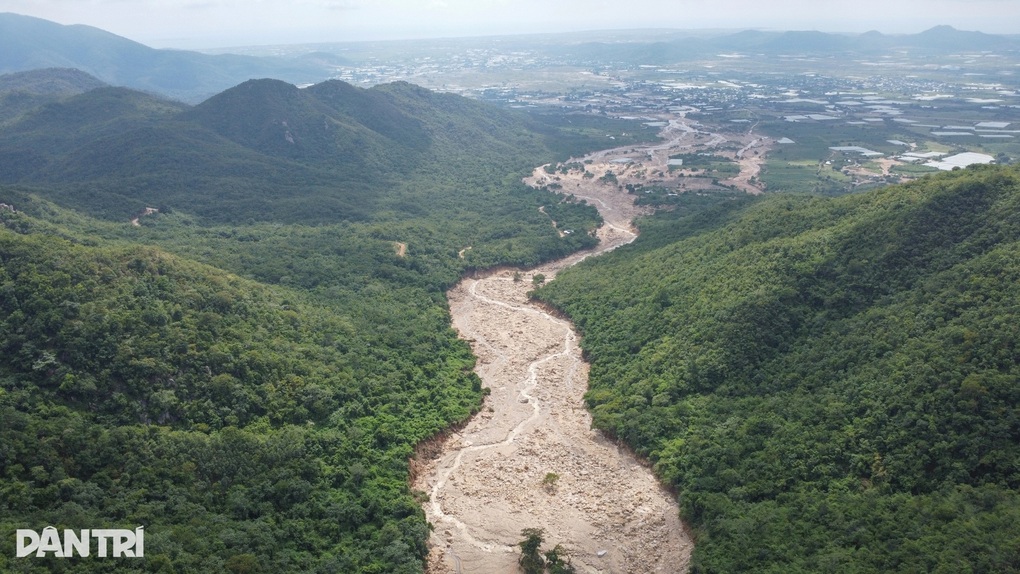 Những vấn đề pháp lý từ vụ vỡ hồ chứa nước tại Lâm Đồng - 3 Những vấn đề pháp lý từ vụ vỡ hồ chứa nước tại Lâm Đồng - 3