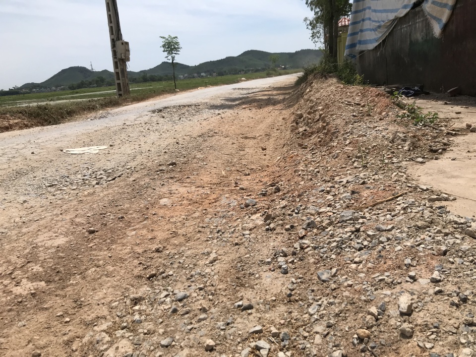 Nghệ An: Tỉnh lộ xuống cấp thê thảm, dân kêu trời không thấu! - 4 Nghệ An: Tỉnh lộ xuống cấp thê thảm, dân kêu trời không thấu! - 4