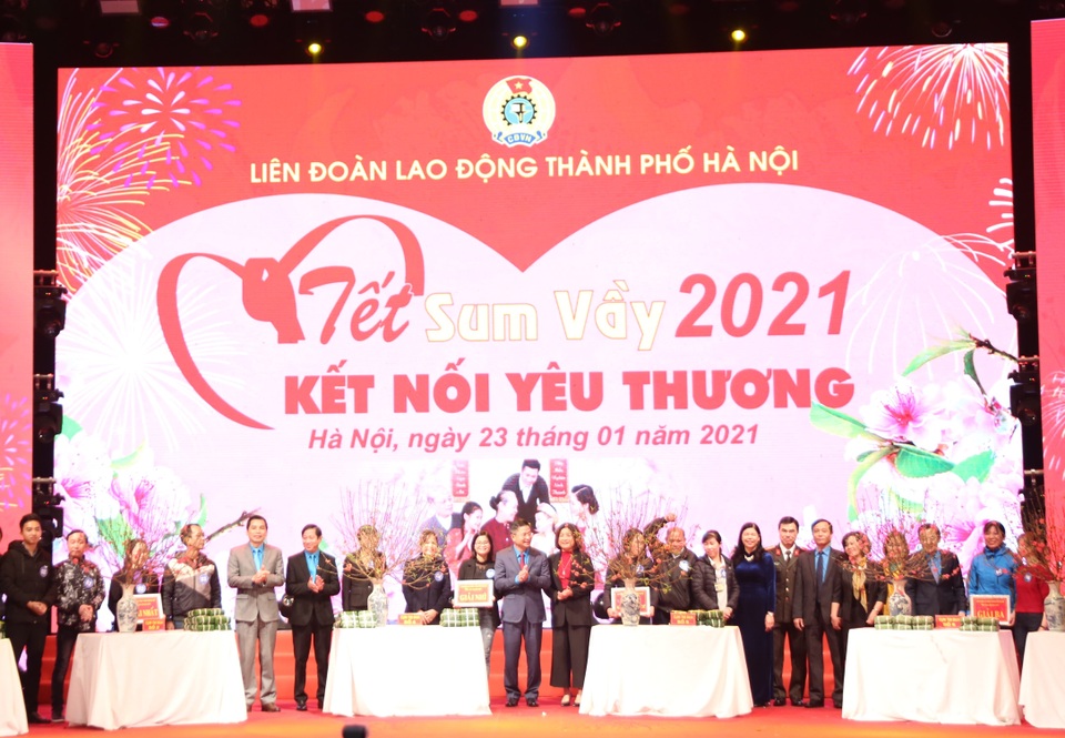 Hà Nội: Trên 60 tỷ đồng chăm lo Tết tới người lao động - 1 Hà Nội: Trên 60 tỷ đồng chăm lo Tết tới người lao động - 1