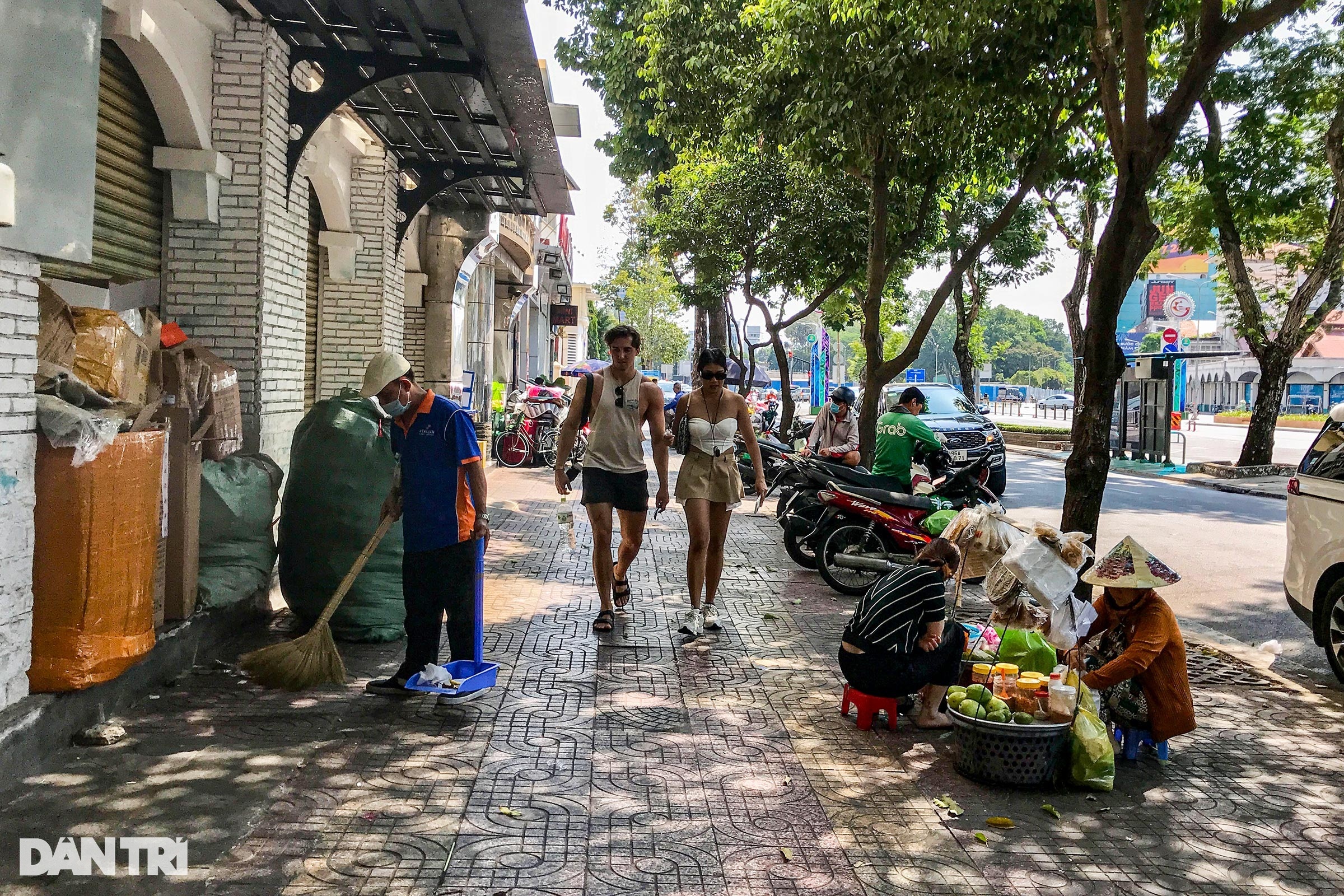 Bài toán về sự minh bạch và xung đột lợi ích khi TPHCM thu phí vỉa hè - 3 Bài toán về sự minh bạch và xung đột lợi ích khi TPHCM thu phí vỉa hè - 3
