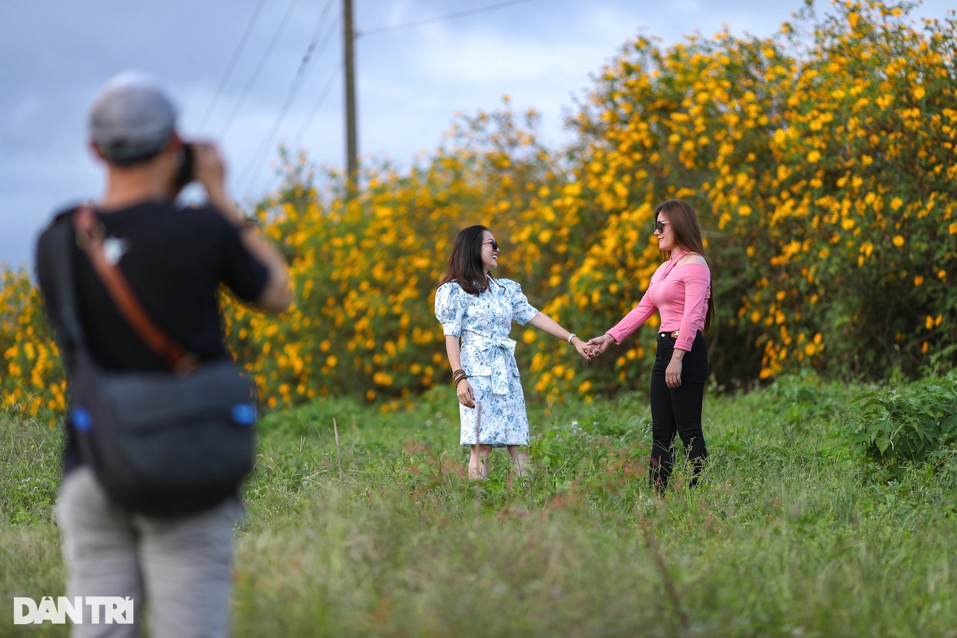 Hoa dã quỳ nở rộ cả sườn đồi, bạn trẻ đổ xô về ngoại ô Đà Lạt check-in - 21