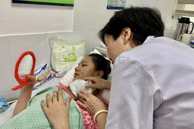 Những em bé tí hon trong hành trình vượt cửa tử