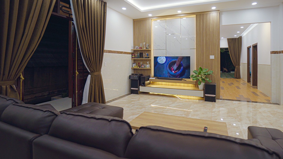 Hoa hậu H’Hen Niê lần đầu tiết lộ căn nhà 2,5 tỷ xây cho ba mẹ ở quê - 10 Hoa hậu H’Hen Niê lần đầu tiết lộ căn nhà 2,5 tỷ xây cho ba mẹ ở quê - 10